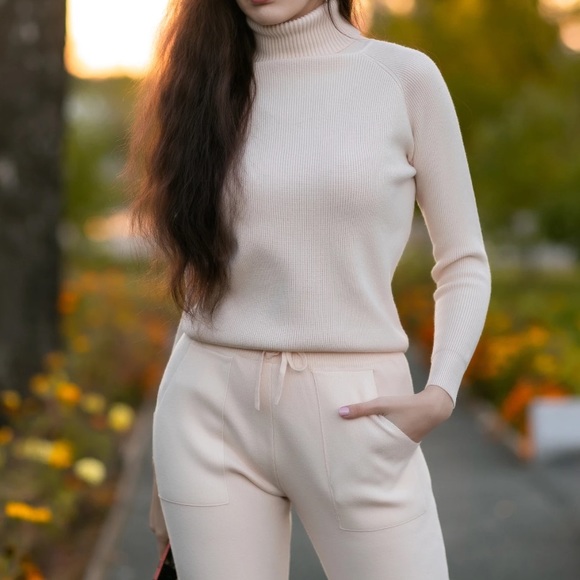 Two Piece Knitted Turtleneck Tracksuit Loungewear - Picture 14 of 16